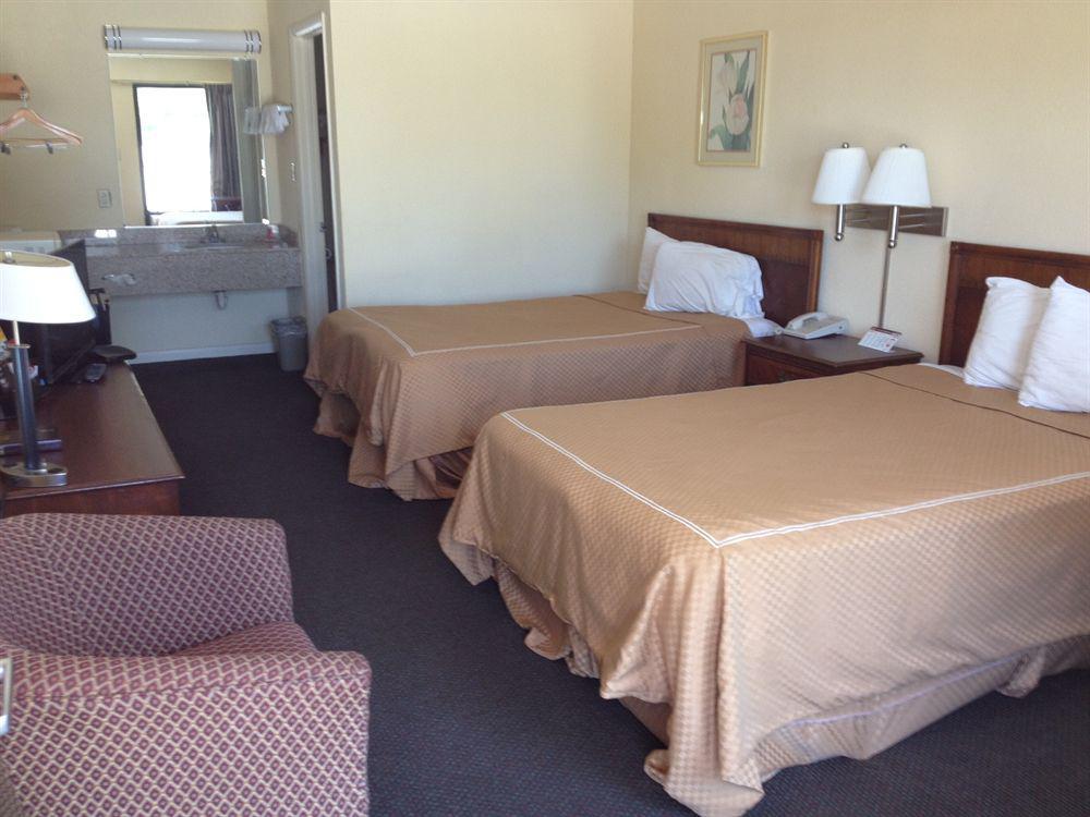 Quality Inn Thomson Exterior photo