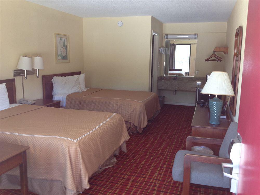 Quality Inn Thomson Exterior photo